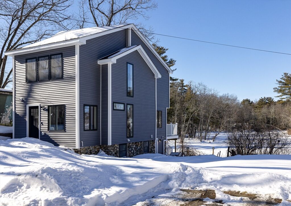 Property Photo:  6 Hillside Rd  MA 01532 