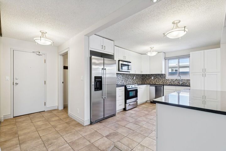 Property Photo: 1607 26 Avenue SW 6 AB T2T 1C7