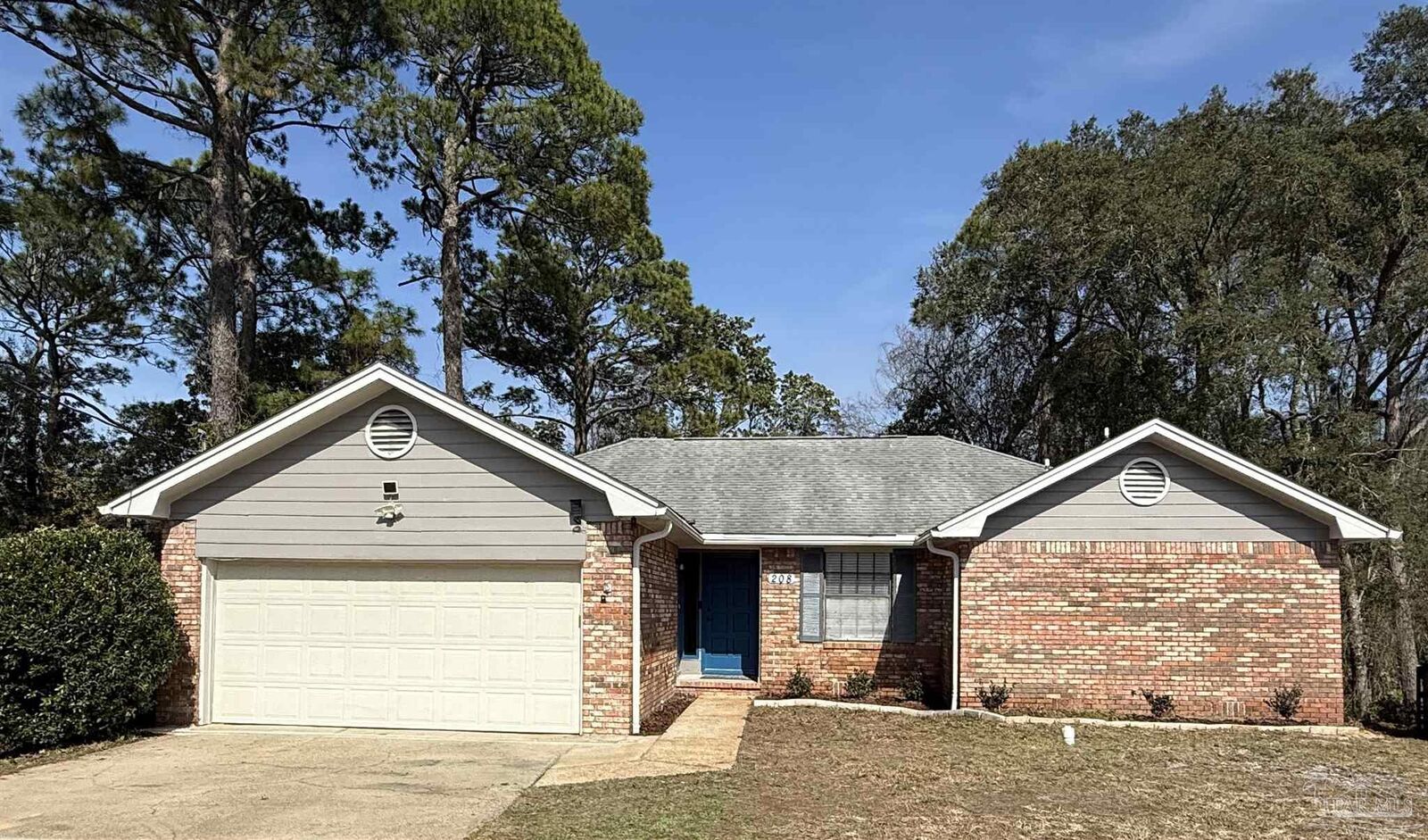 Property Photo: 208 Elliott Dr FL 32569