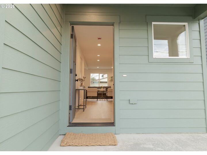 Property Photo: 934 H Ave OR 97138