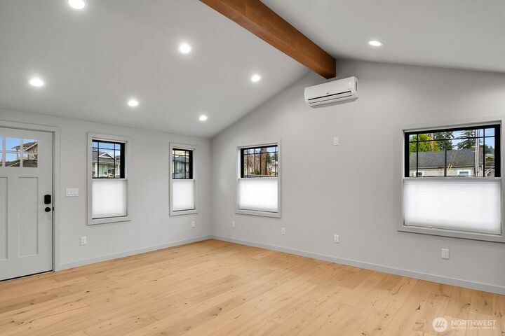 Property Photo:  304  Daley Street  WA 98020 