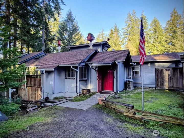 Property Photo: 31 E Colvos Pl E WA 98584