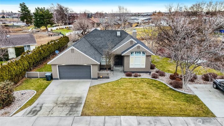 Property Photo: 811 Laguna Drive WA 98837