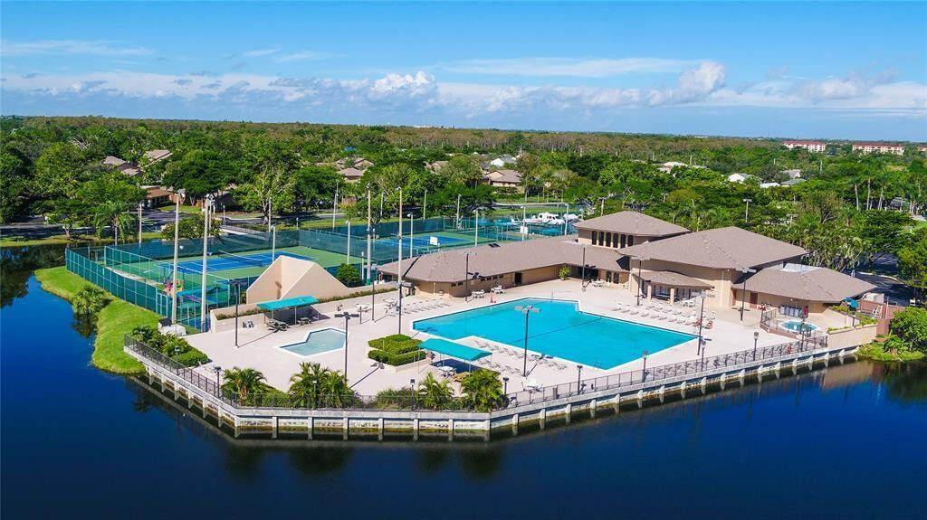 Property Photo:  2302 Lucaya Lane E3  FL 33066 