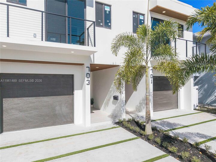 Property Photo:  701 SW 17th Street  FL 33315 