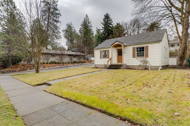Property Photo:  424 E 11th Ave  WA 99202 