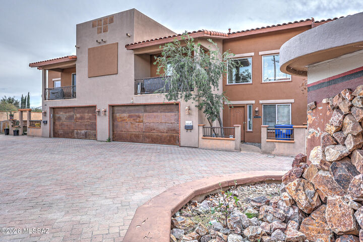 Property Photo:  120 S Placita Colonia Solana  AZ 85716 