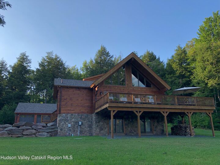 Property Photo:  42 N Ridge  NY 12496 