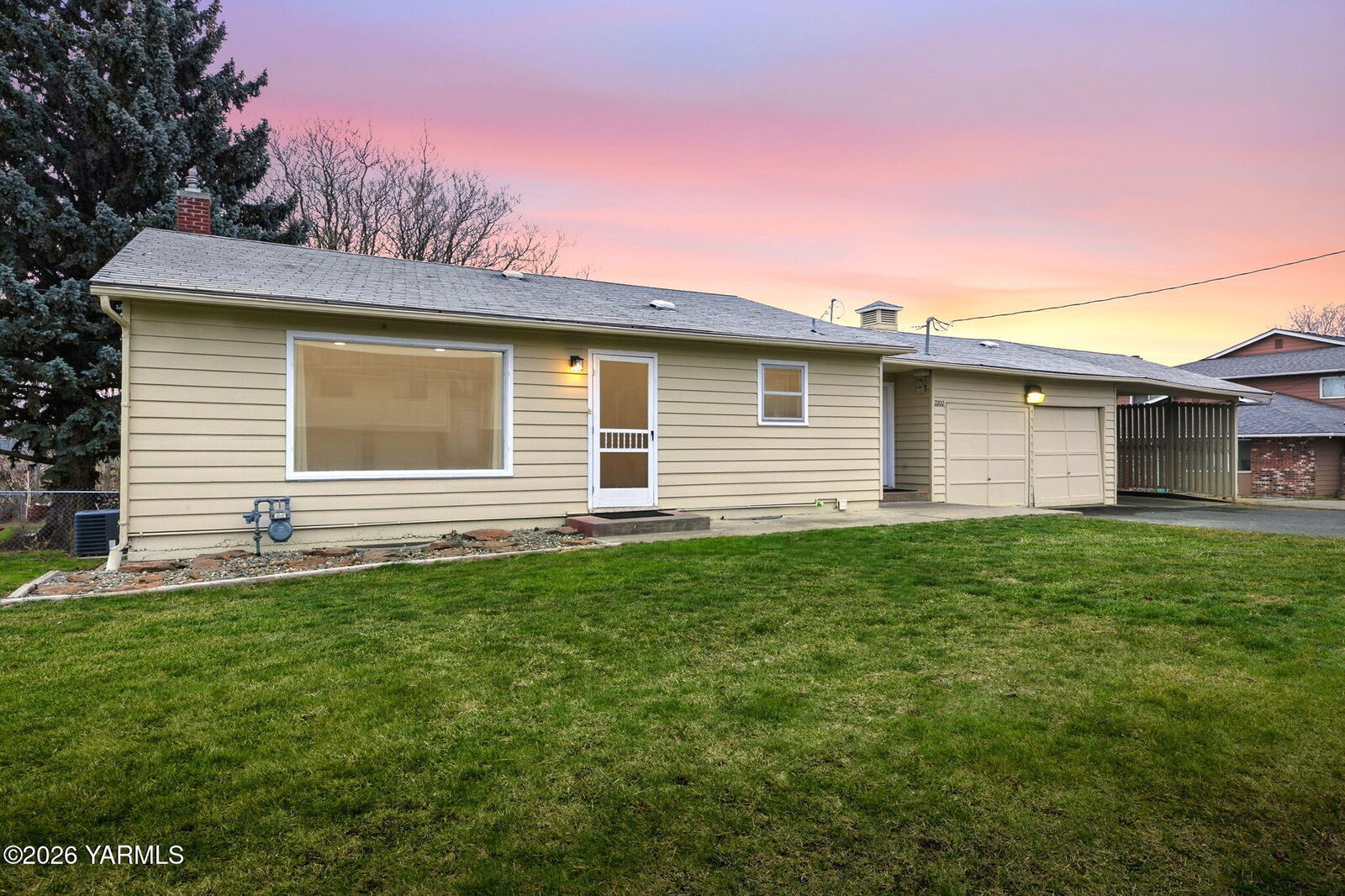 Property Photo:  2202 W Logan Ave  WA 98902 