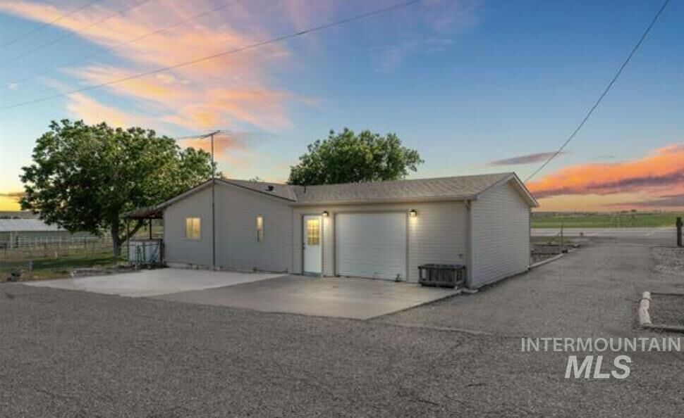 Property Photo: 146 N Hammett Hill Rd ID 83627