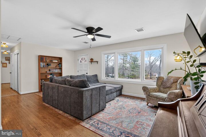 Property Photo: 7406 Kennedy Road VA 20181