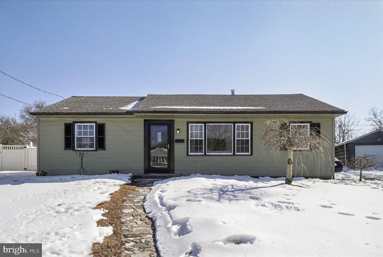 Property Photo:  10 Elinor Avenue  NJ 08084 