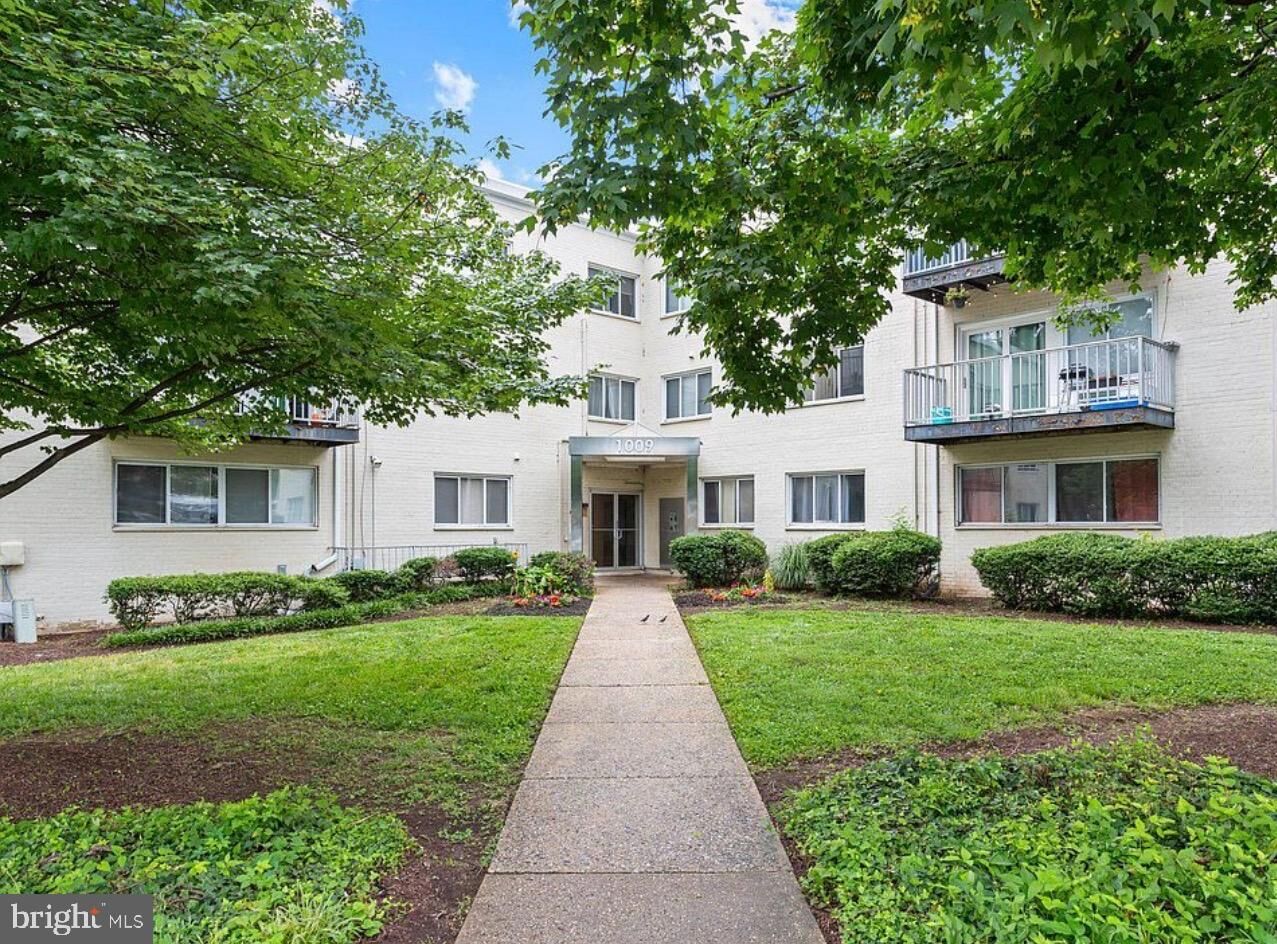 Property Photo: 1009 Chillum Road 205 MD 20782