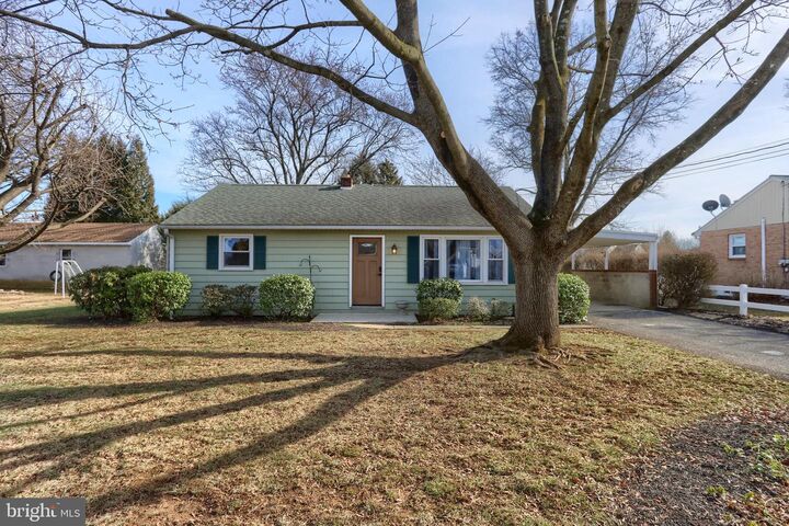 Property Photo: 137 Apple Lane PA 17033