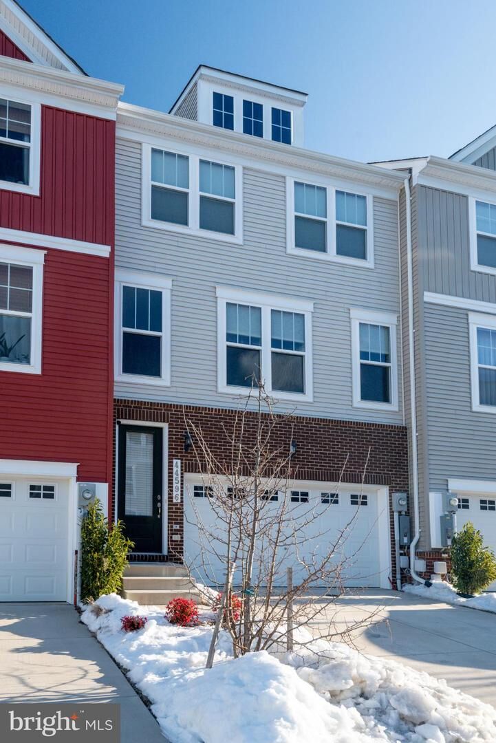 Property Photo: 44596 Nolani Way MD 20619