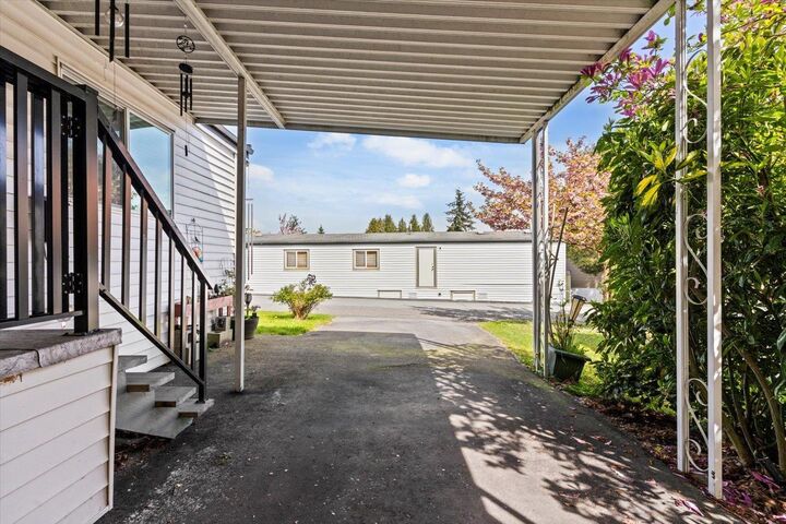 Photo de la propriété: 8220 King George Boulevard 3 BC V3W 6E1