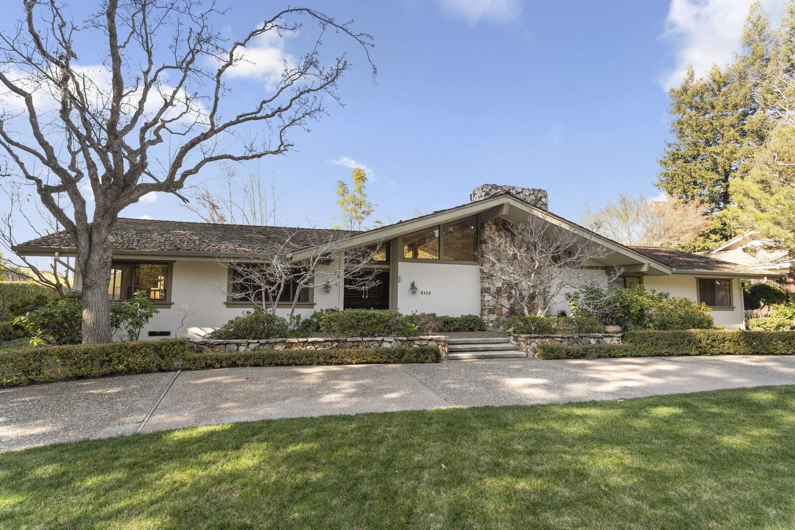 Property Photo:  2115 Canyon Oak Ln  CA 94506 