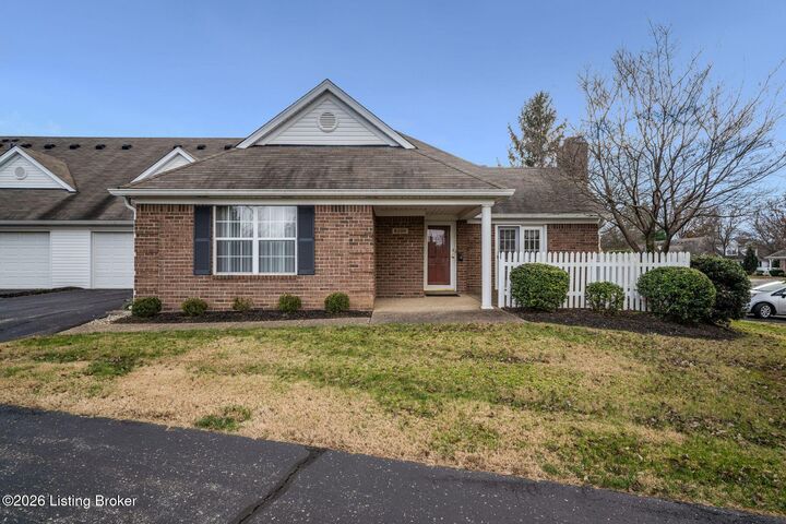 Property Photo: 8200 Fox Hall Pl KY 40242