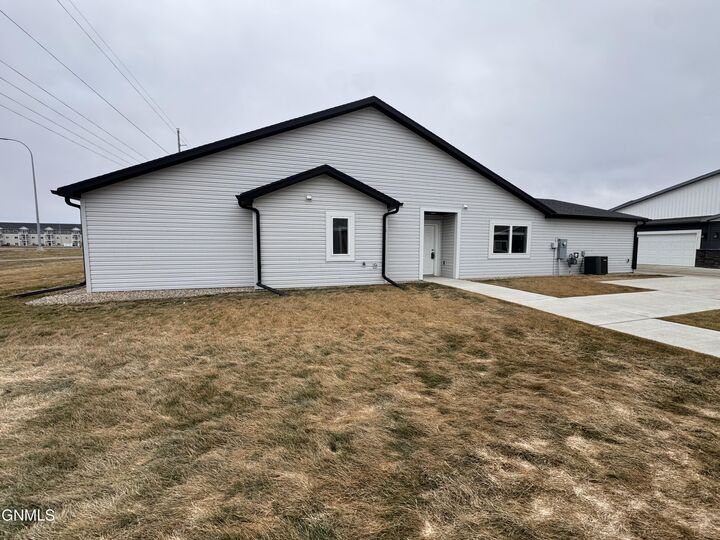 Property Photo:  127 Kenner Loop  ND 58504 