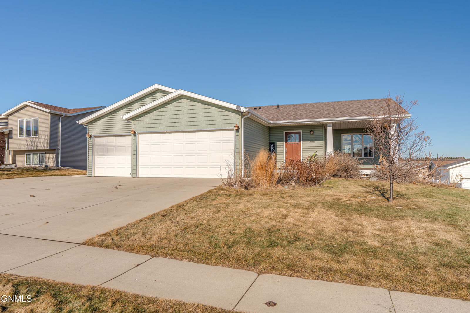 Property Photo:  4424 Chamberlain Drive  ND 58503 