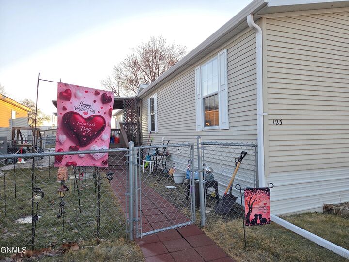 Property Photo: 125 Maryland Street ND 58504