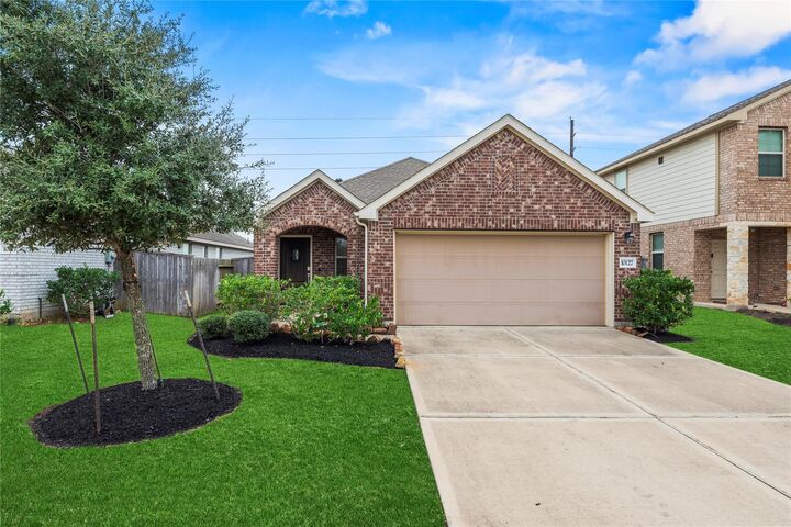 Property Photo: 10127 Lilac Croft Lane TX 77406