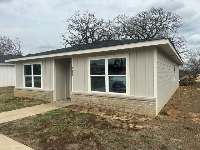 Property Photo:  730 N Sanders  TX 75964 