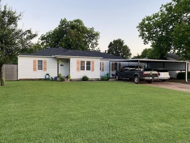 Property Photo:  416 E Iowa Street  OK 73572 