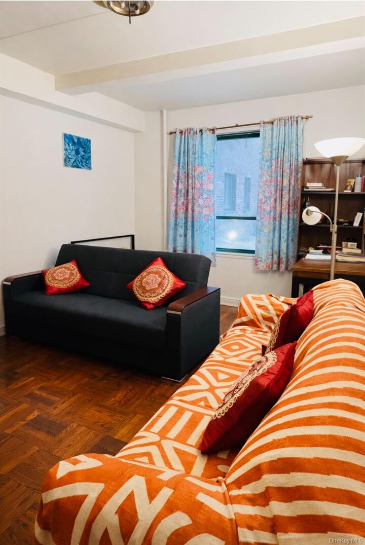 Property Photo:  1566 Unionport Road 1C  NY 10462 