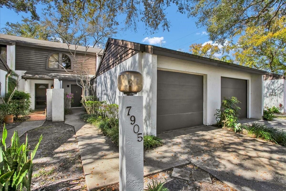 Property Photo: 7905 Luxbury Place FL 33614