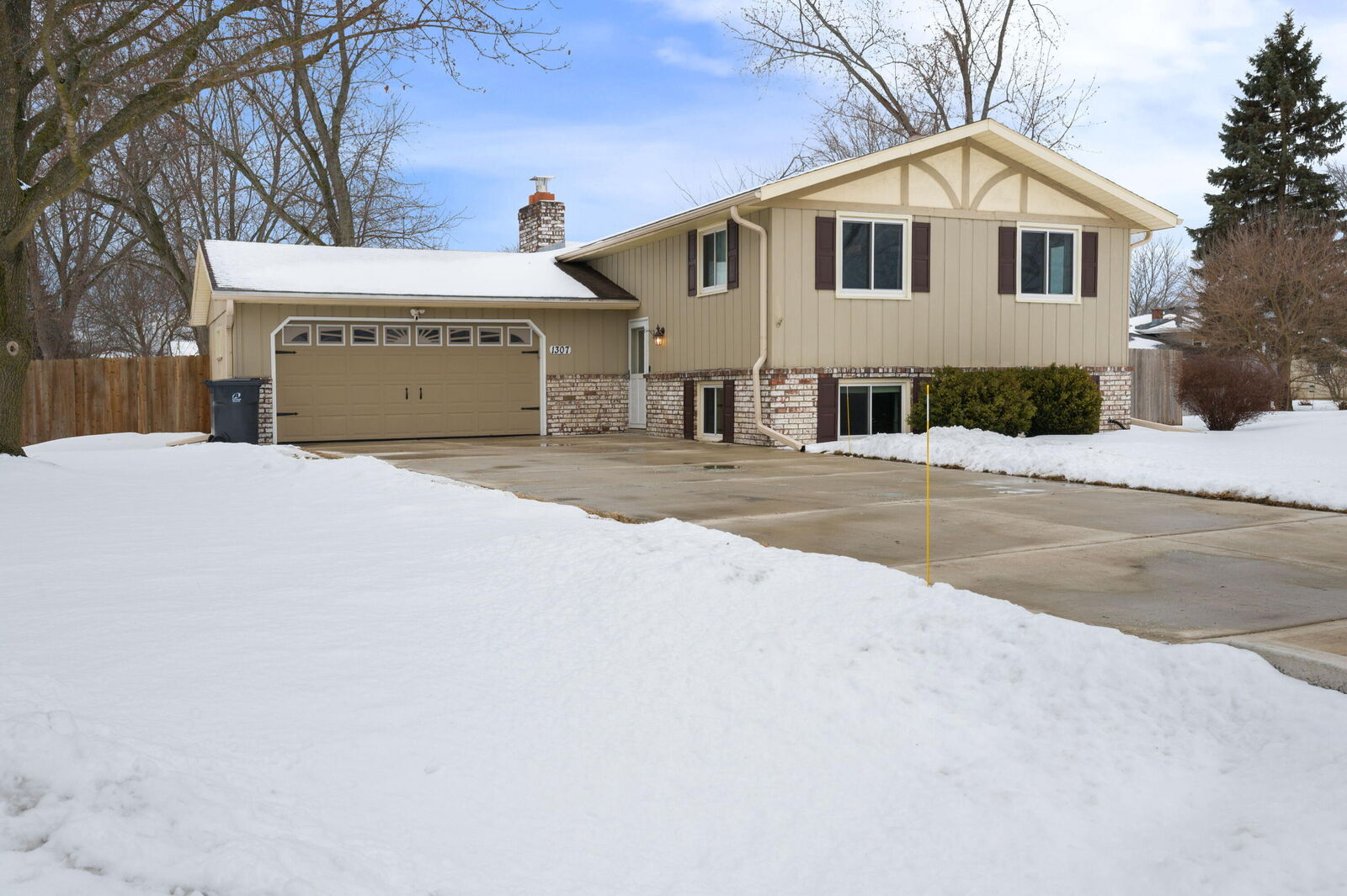 Property Photo:  1307 Scott Dr  WI 53406 