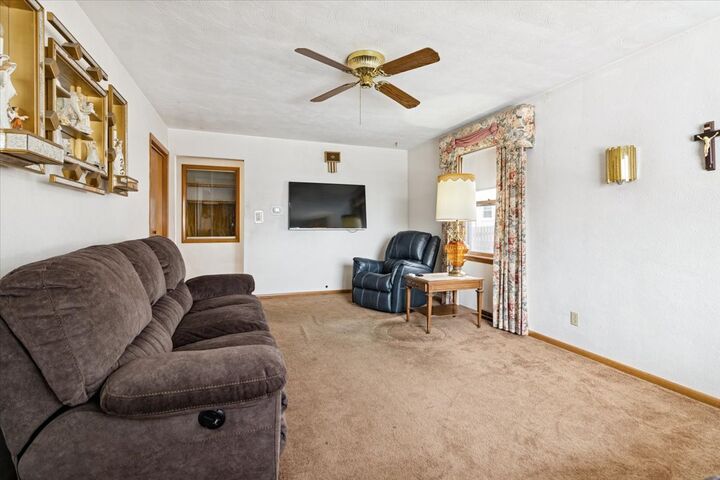 Property Photo: 1617 N Hickory Street IL 60403