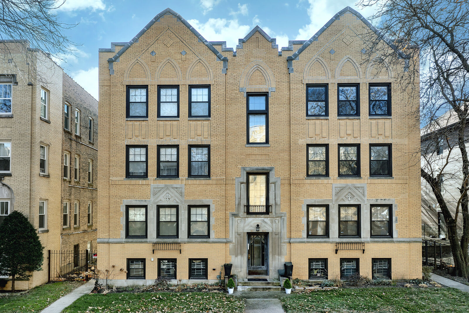 Property Photo:  820 Dobson Street 3E  IL 60202 