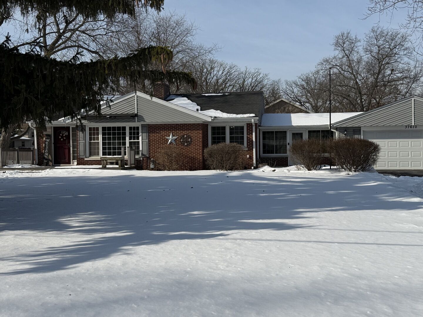 Property Photo: 37610 N Holdridge Avenue IL 60087