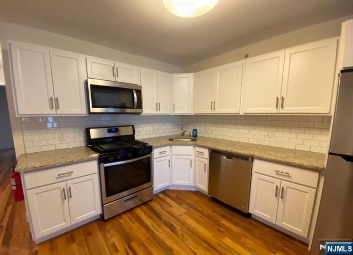 Property Photo:  290 3rd Street D2  NJ 07601 