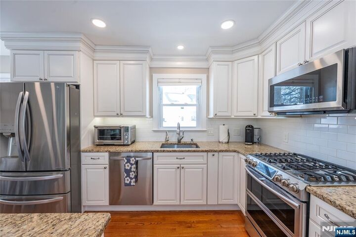 Property Photo:  7 Carlson Place  NJ 07034 