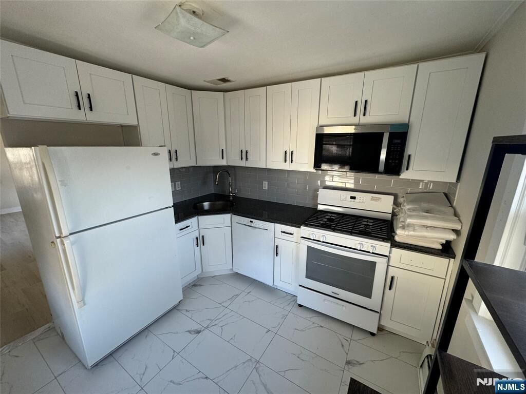 Property Photo:  114 Doremus Avenue 2nd Floor  NJ 07450 