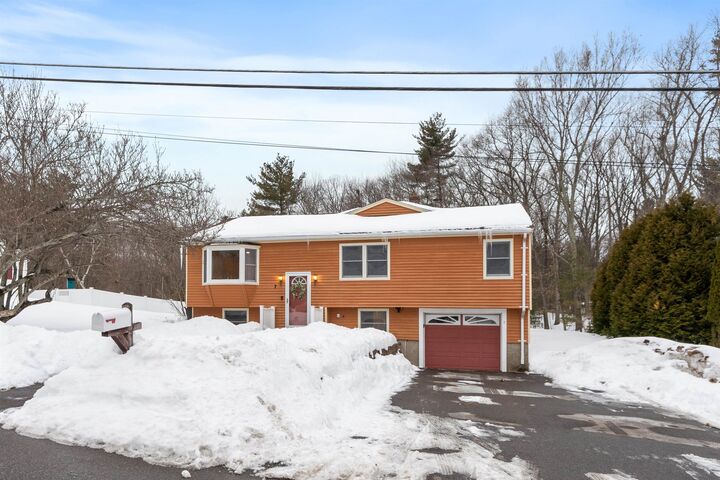 Property Photo:  7 Brentwood Avenue  NH 03079 