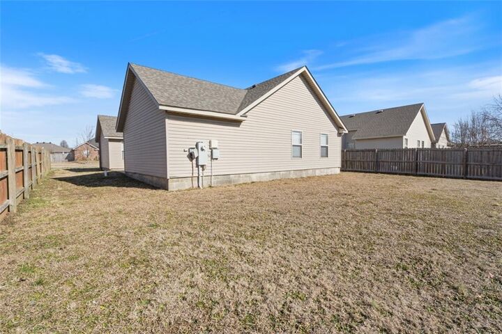Property Photo: 1110 E Courage AR 72761