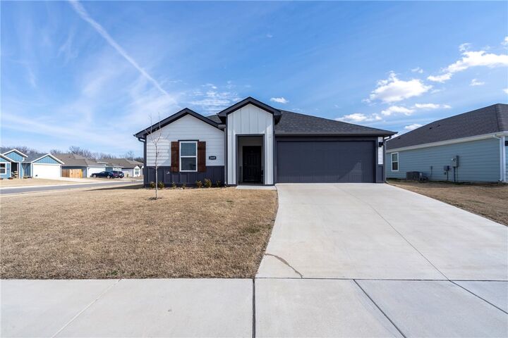 Property Photo: 2009 N Fleetwood Lane AR 72761