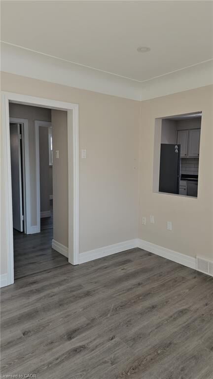 Property Photo:  32 Fairmount Road 3  ON N2H 2G3 