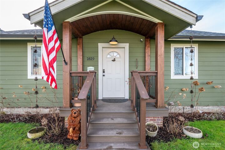 Property Photo:  2829  Hemlock Street  WA 98632 