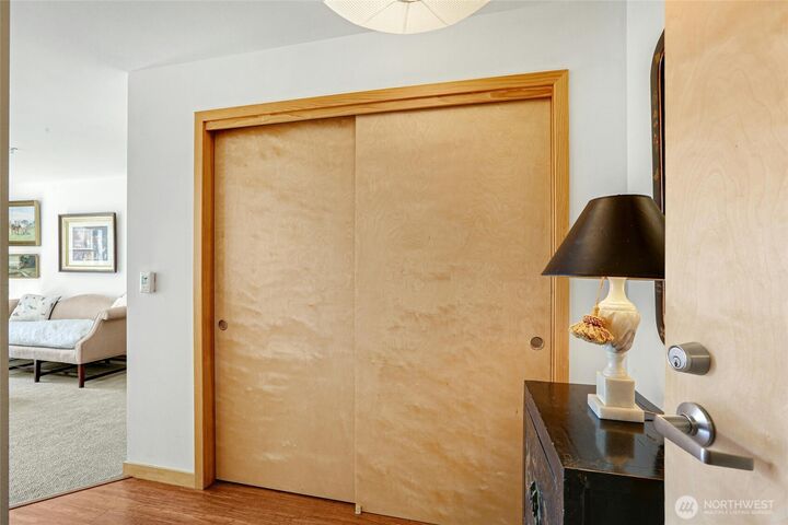 Property Photo:  827  Hiawatha Place S 405  WA 98144 