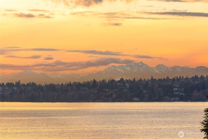 Property Photo:  10142 NE 63rd Street  WA 98033 