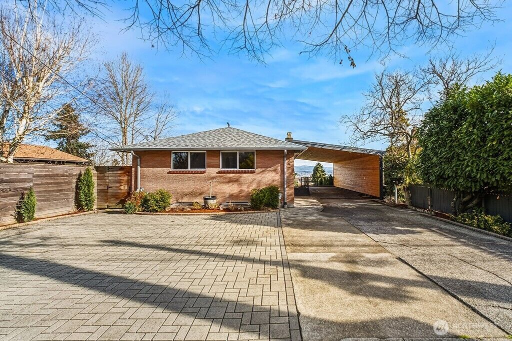 Property Photo:  8324  Beacon Avenue S  WA 98118 
