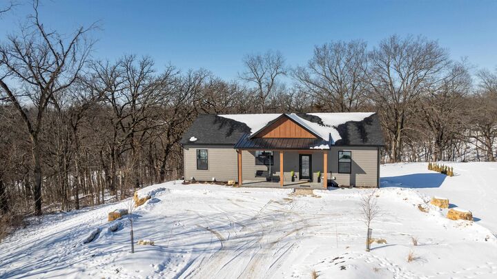 Property Photo: 5 Blue Ridge Court IL 61036