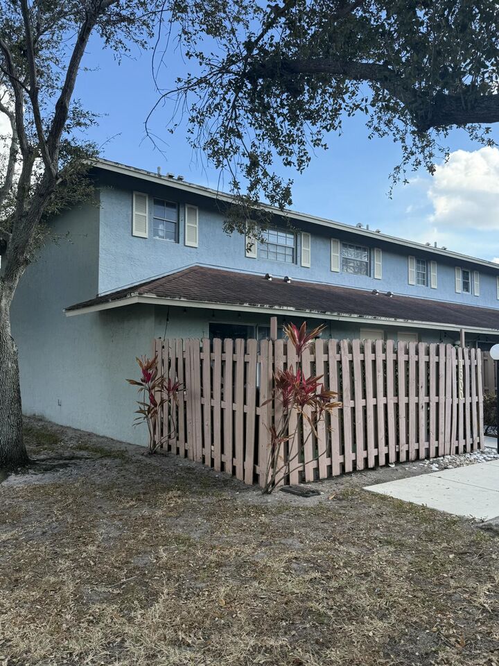 Property Photo:  1300 Cypress Way W  FL 33406 