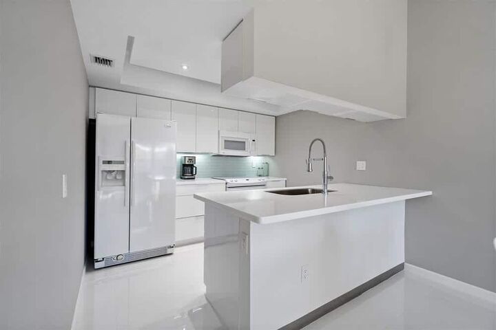 Property Photo: 119 Waterside Drive FL 33462