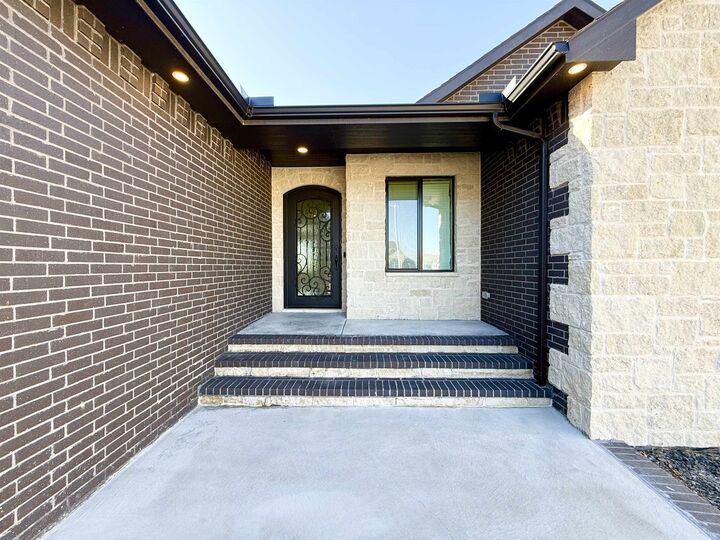 Property Photo:  2317 S Ironstone Ct  KS 67230 