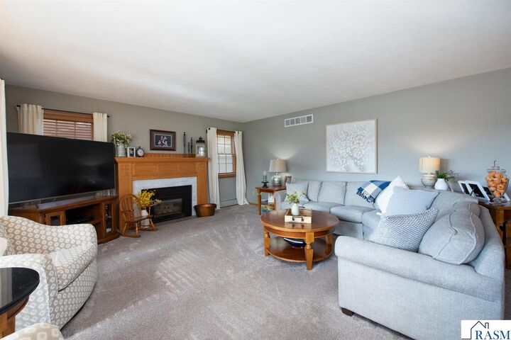 Property Photo:  521 NE 7th Avenue  MN 56093 